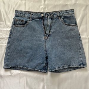 “Zip Fly Solid Denim Shorts”